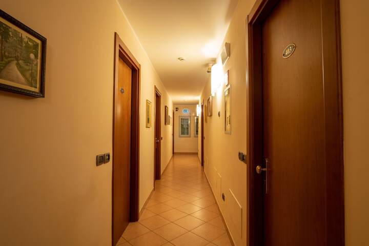 Ballroom/Hall 53 of 74