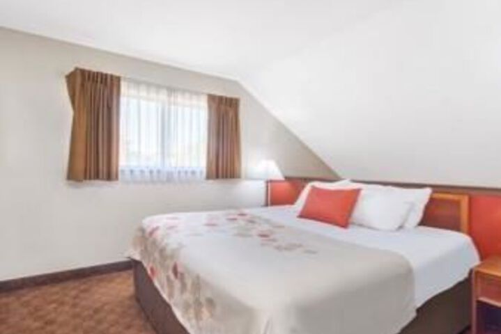 Room 40 of 79