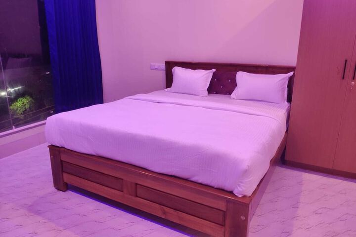 Room 17 of 24