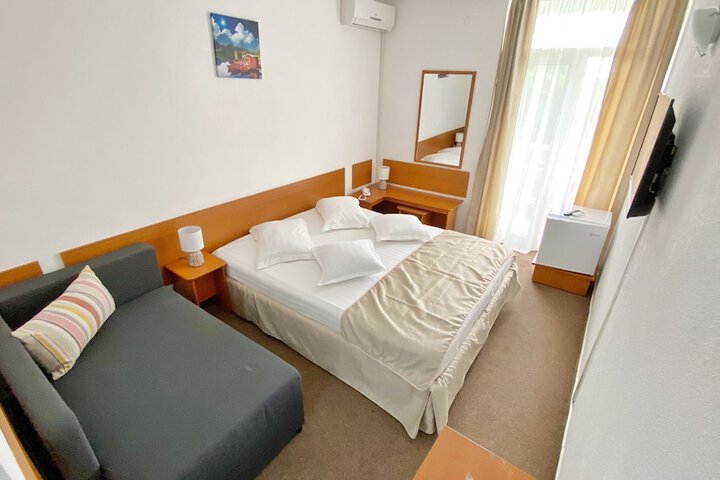 Room 9 of 44