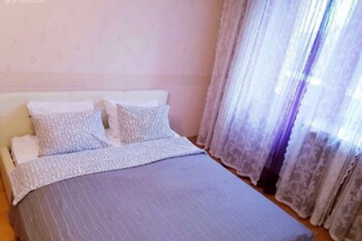 Room 12 of 16