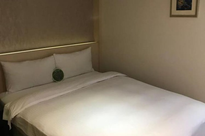 Room 7 of 42