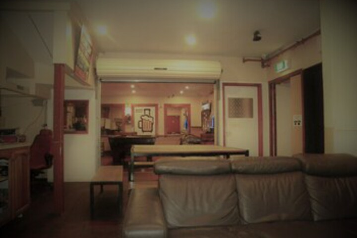 Lounge 103 of 135