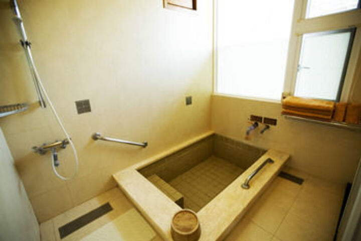 Room 5 of 32