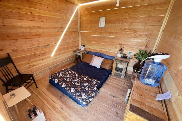 Room 2 of 122