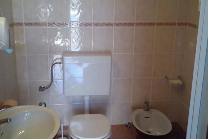 Room 9 of 15