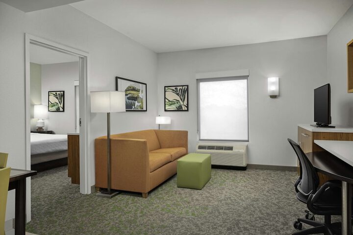 1 Queen Hearing Accessible Studio Suite (9 of 9)