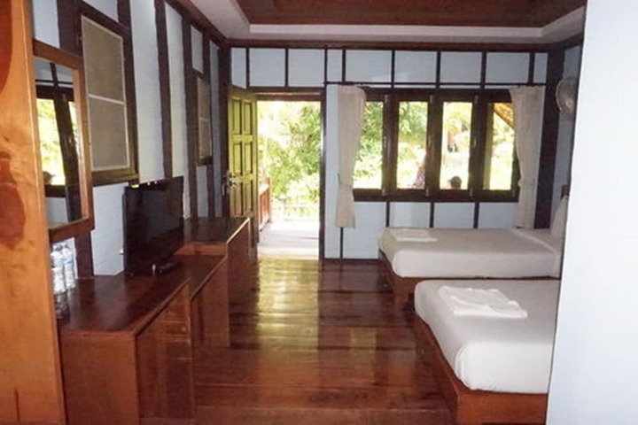 Room 8 of 80