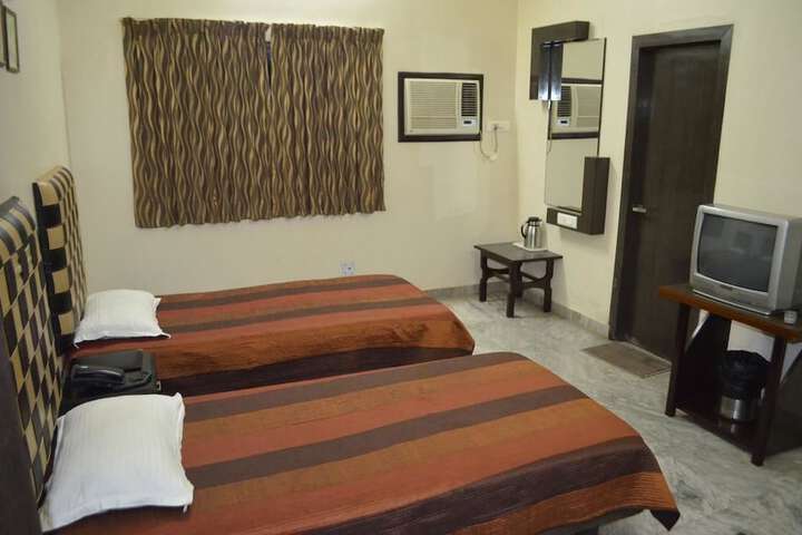 Room 2 of 31
