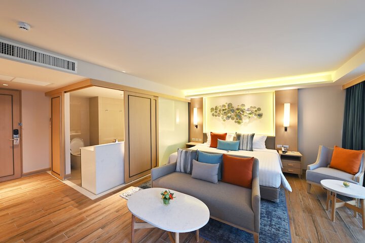 Room 28 of 165