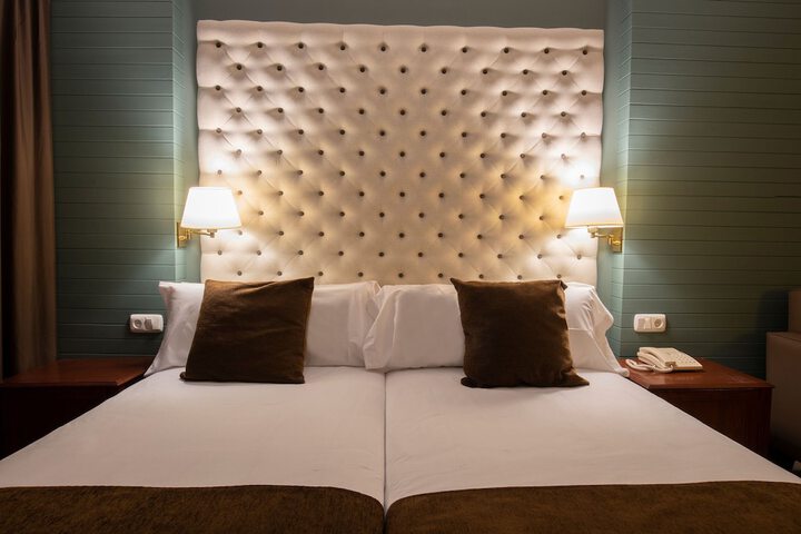 Room 9 of 80
