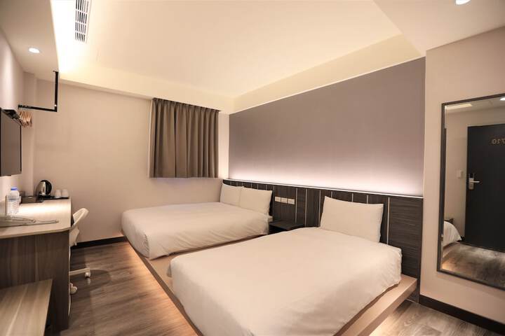 Room 51 of 79