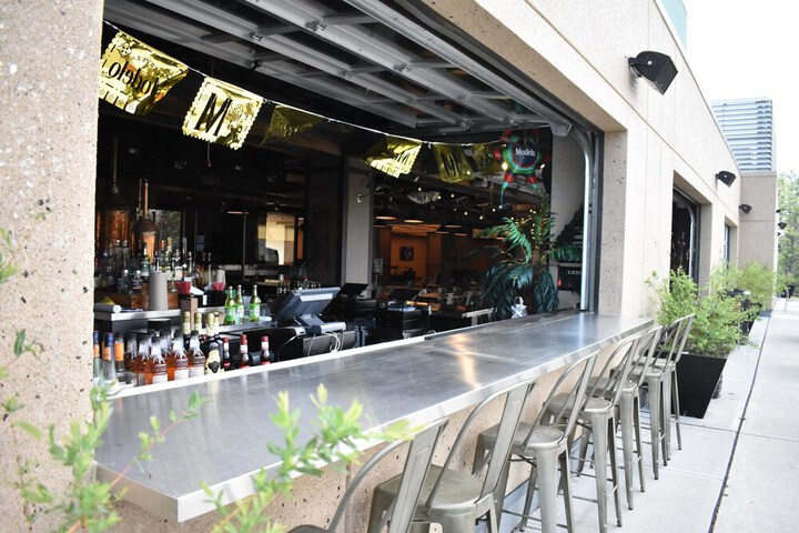 Lounge 21 of 27