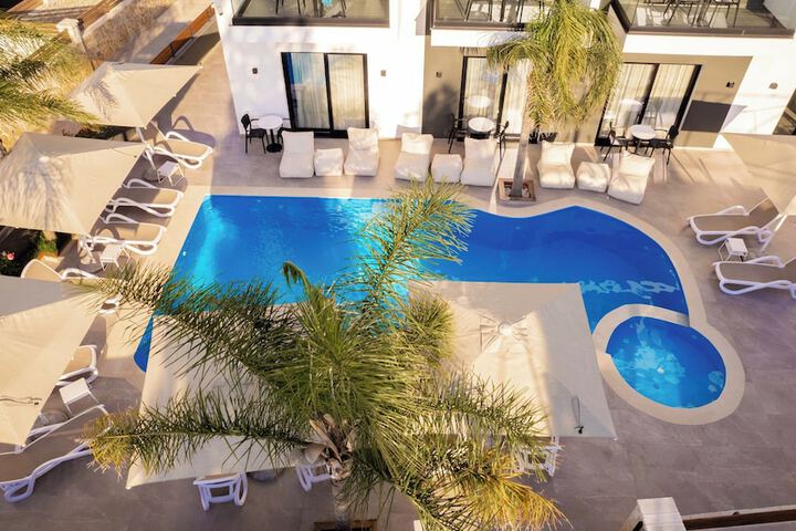 Pool 50 of 72