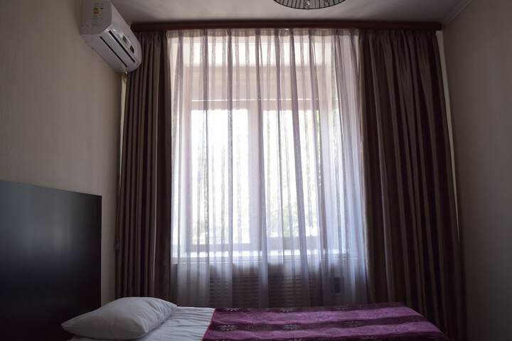 Room 4 of 27