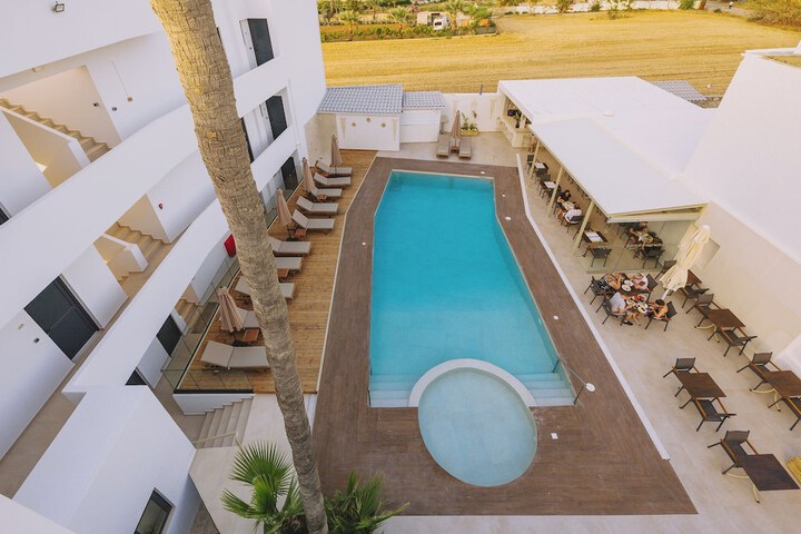 Pool 51 of 100