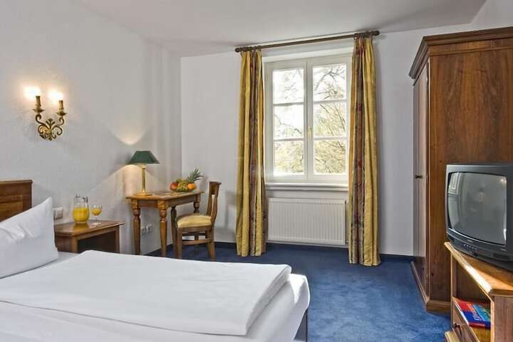 Room 5 of 31