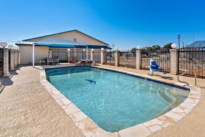 Pool 25 of 35