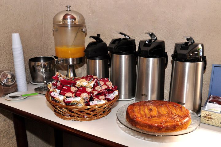 Breakfast/Coffee Service 25 of 47