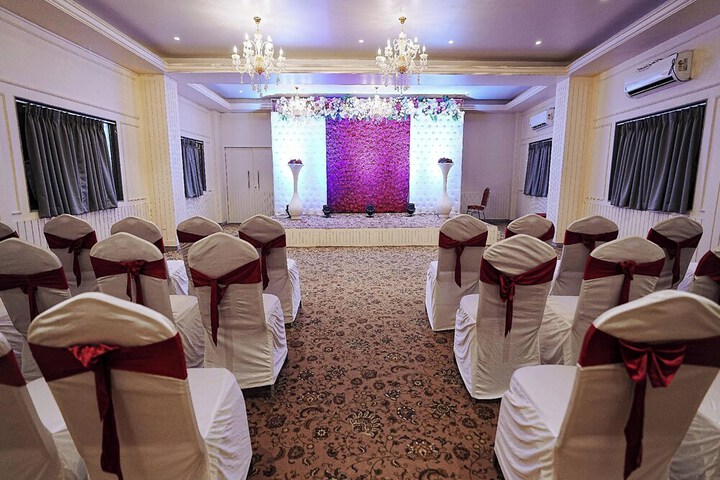 Ballroom/Hall 36 of 43