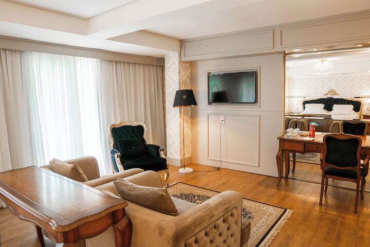 Room 47 of 108