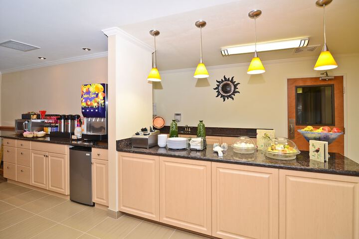 Breakfast area