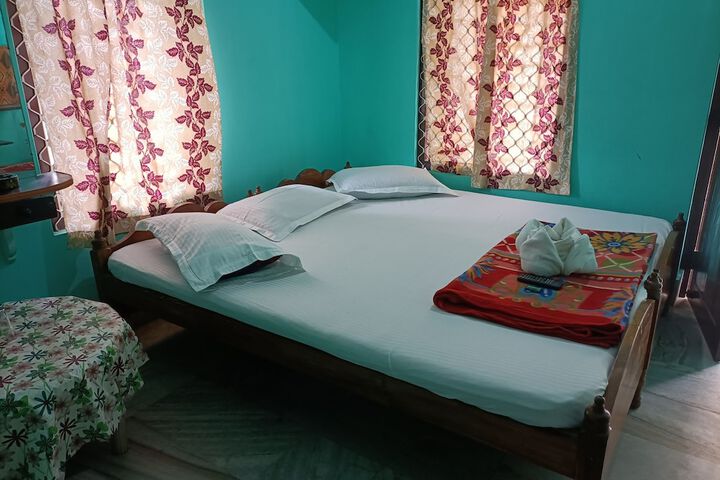 Room 10 of 14