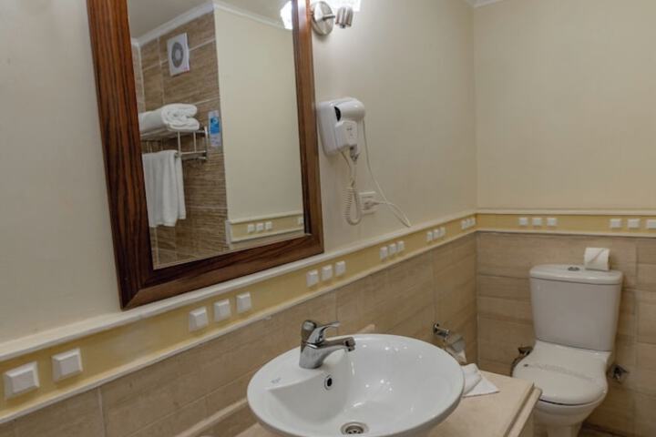 Room 32 of 162
