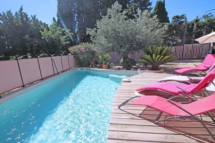Pool 10 of 18