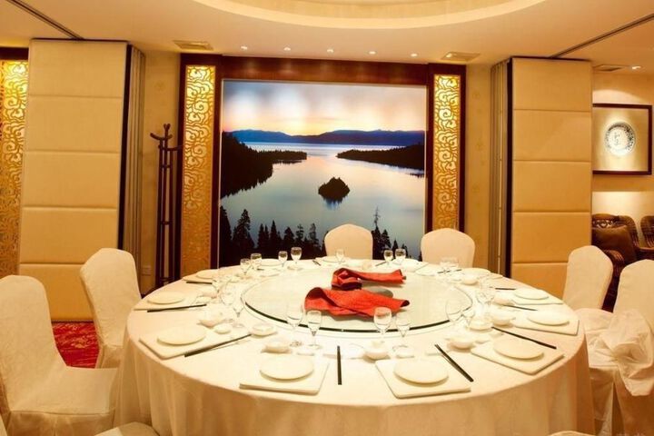 Dining 7 of 180
