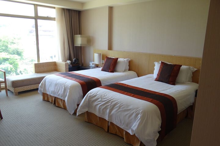 Room 5 of 40