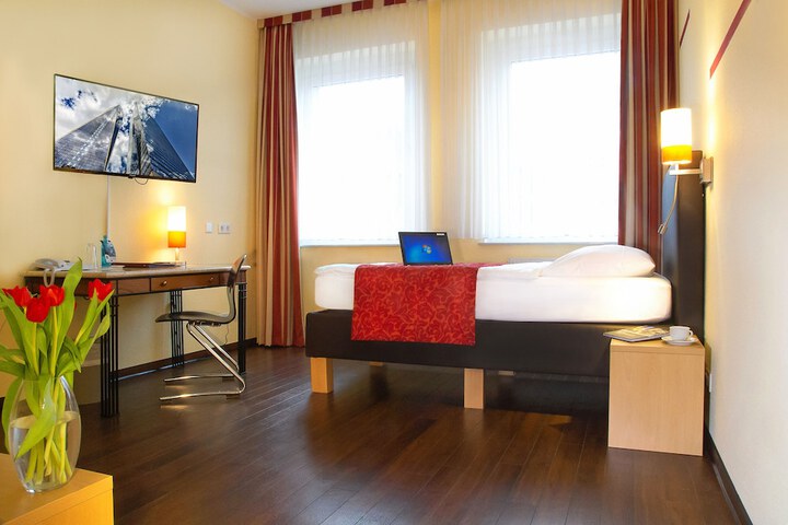 Room 8 of 27