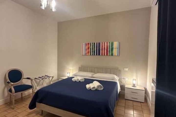 Room 9 of 37