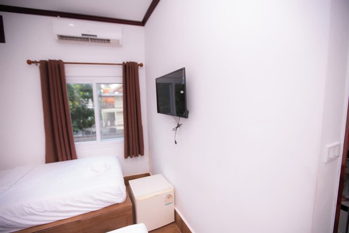 Room 16 of 103