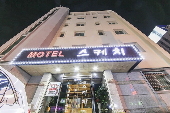 Sketch Motel