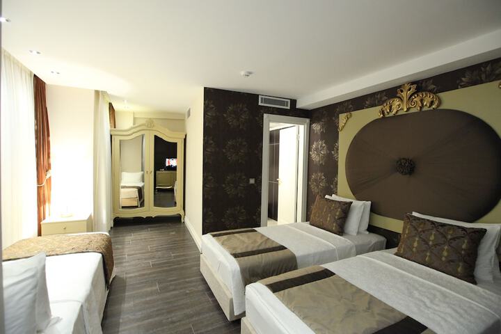 Room 8 of 96