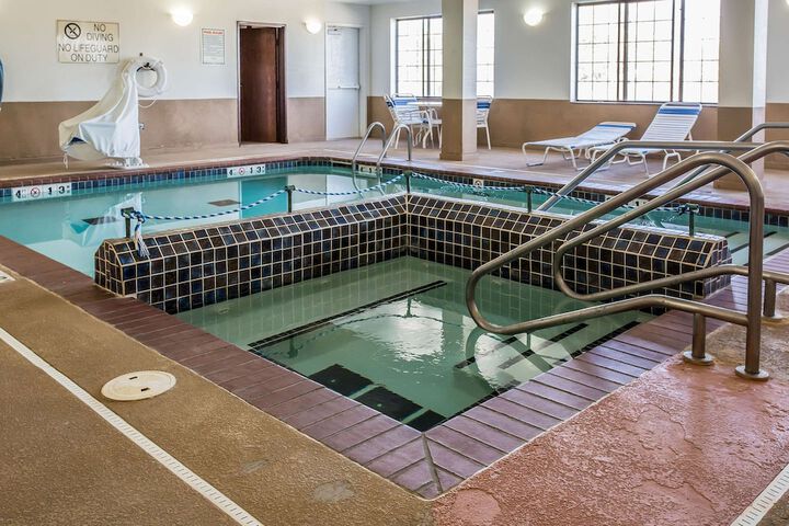 Hotel Pool