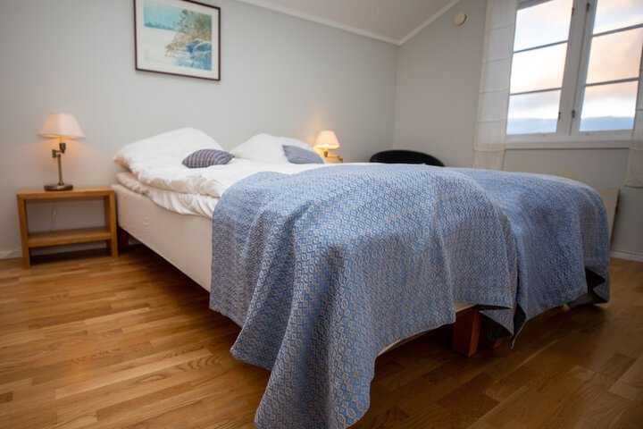 Room 2 of 8