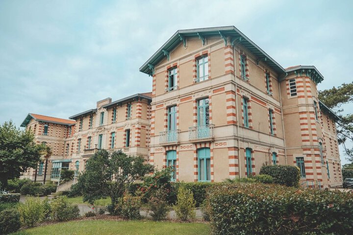Hotel Exterior 48 of 53