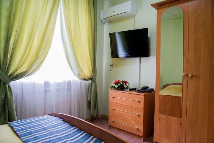 Room 16 of 28