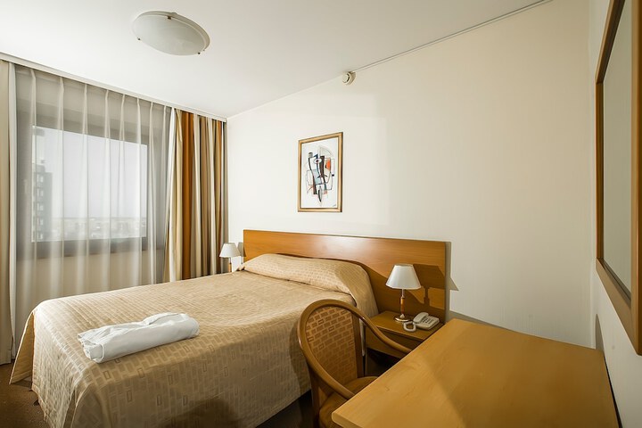 Room 16 of 65