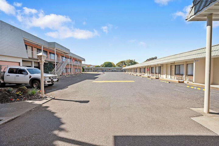 Property Grounds 24 of 31