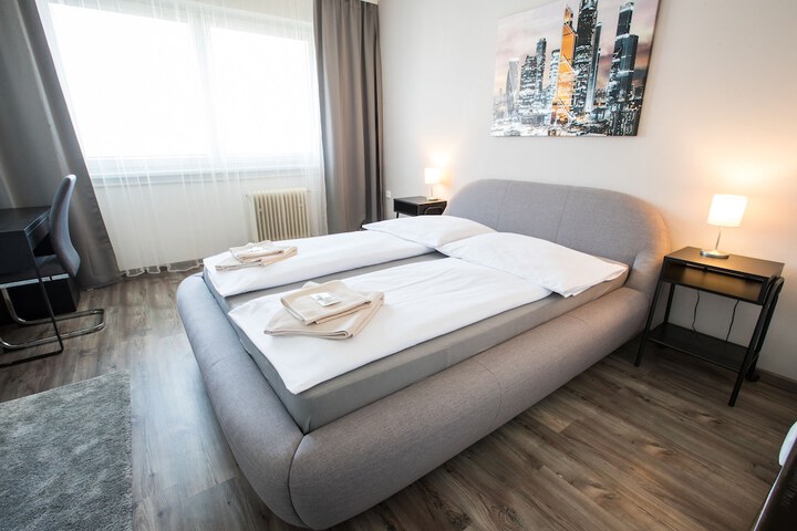 Room 10 of 28