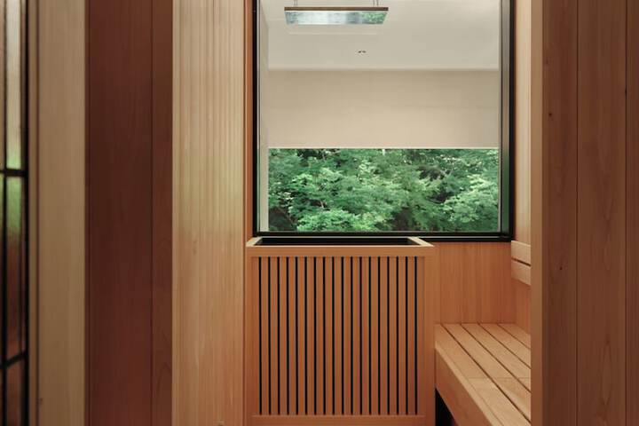 Room 9 of 47
