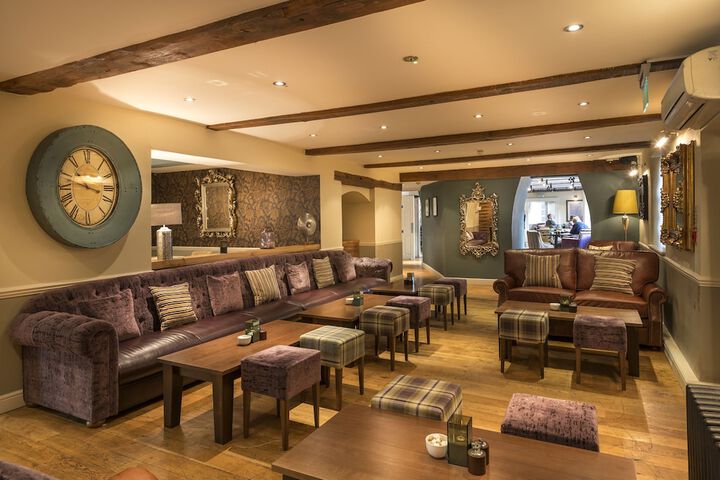 Lounge 56 of 71