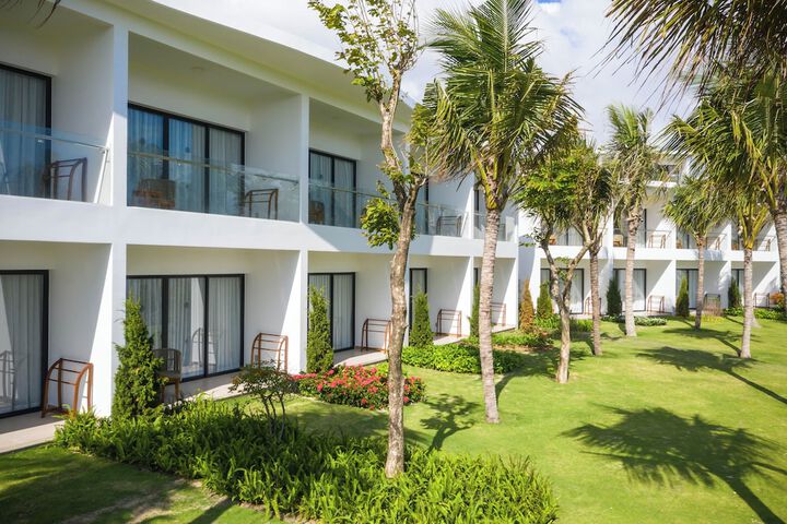 Hotel Exterior 98 of 98