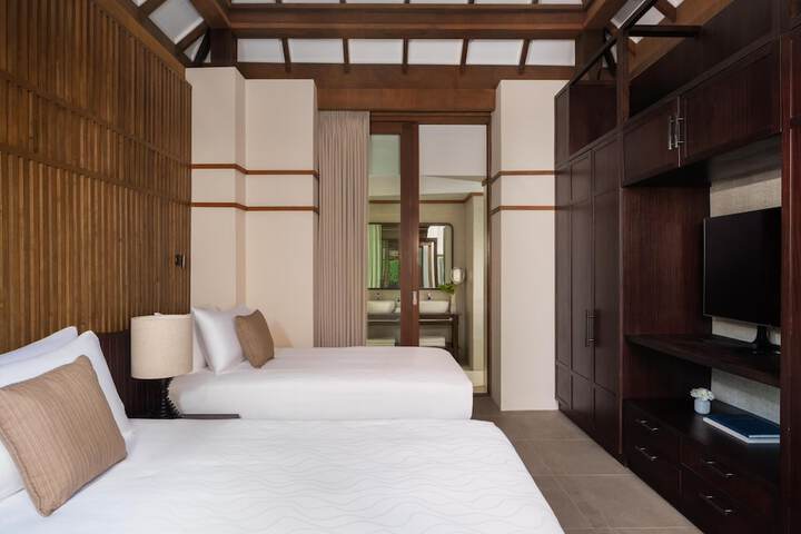 Room 34 of 215