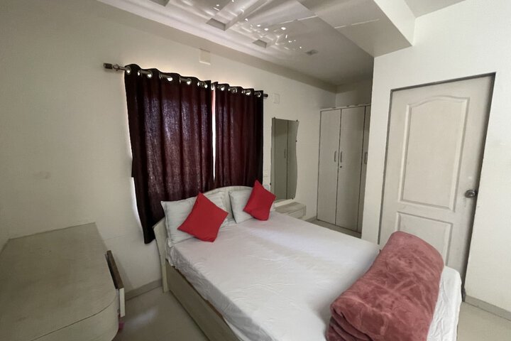Room 9 of 24