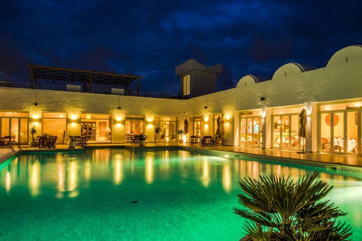 Hotel Pool