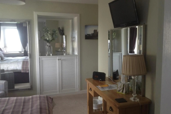 Room 2 of 11